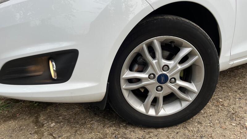 2015 Ford Fiesta — photo 48