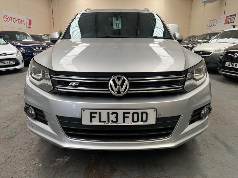 Volkswagen Tiguan view 2