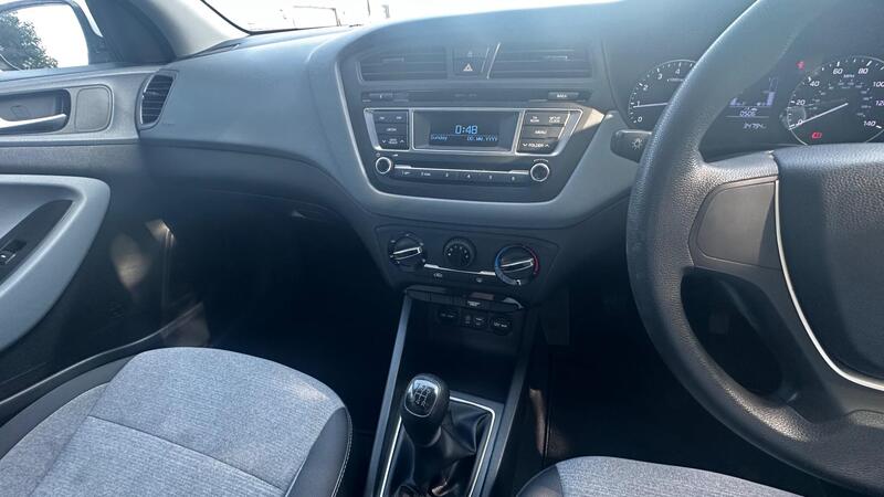 2015 Hyundai i20 — photo 17