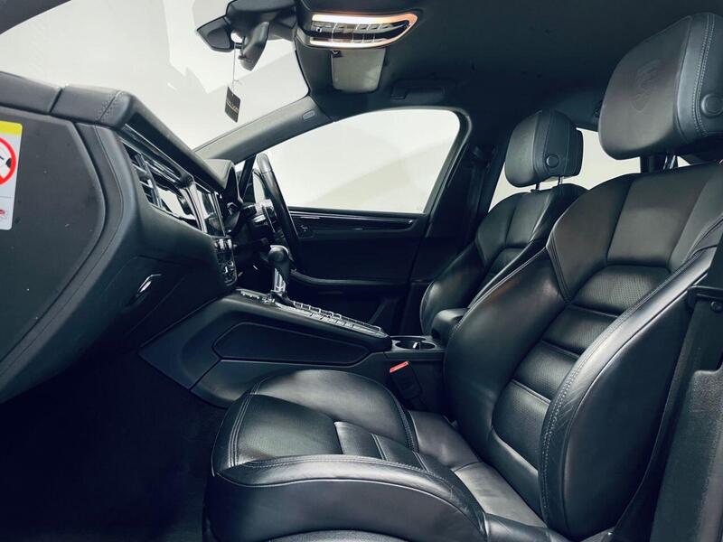 Porsche Macan view 5