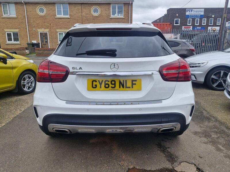 Mercedes-Benz Mercedes-Benz GLA view 4