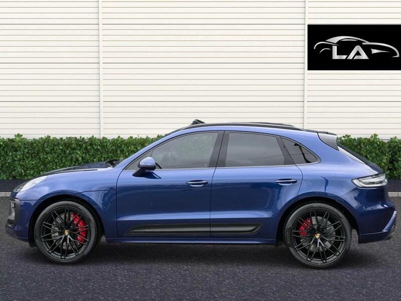Porsche Macan view 3