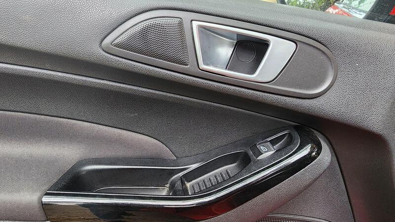 2012 Ford Fiesta — photo 45