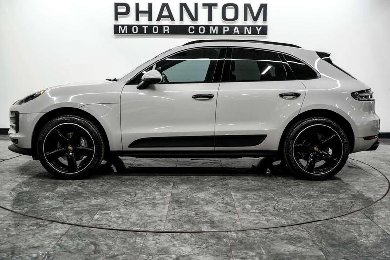 Porsche Macan view 3
