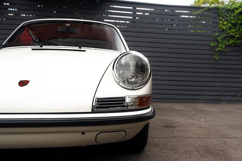 Porsche 911 view 3