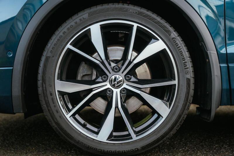 Volkswagen Tiguan view 3