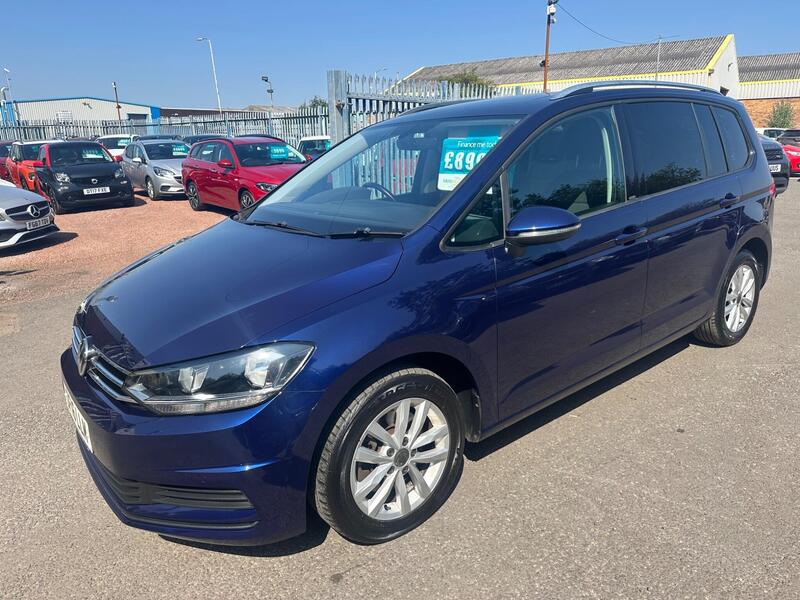 Volkswagen Touran view 3