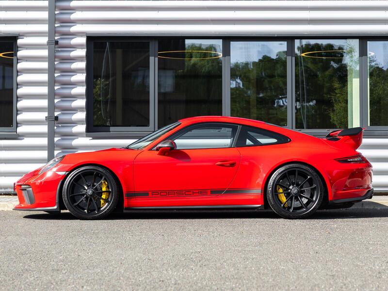 Porsche 911 view 6