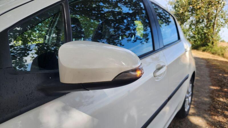 2012 Toyota Yaris — photo 18