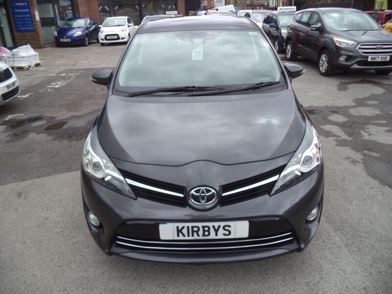 Toyota Verso view 2