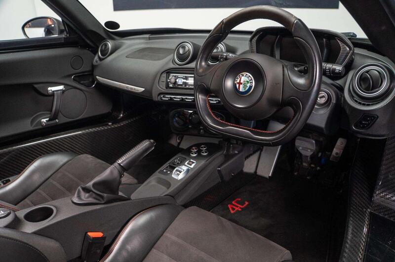 Alfa Romeo 4C view 3