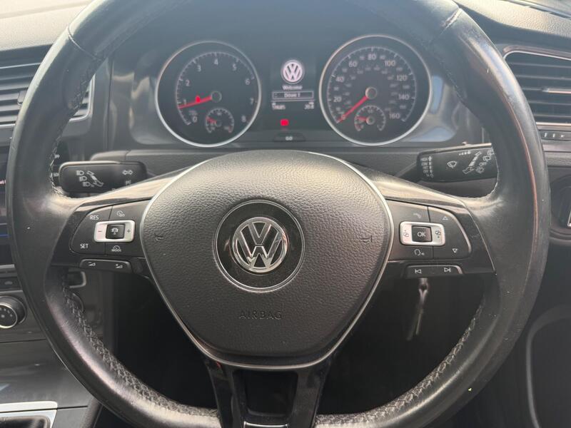 Volkswagen Golf view 3