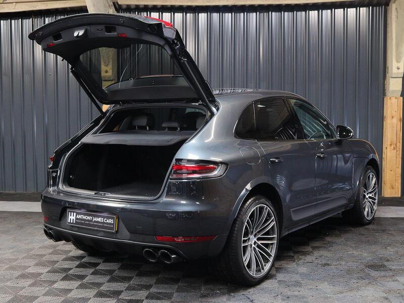 Porsche Macan view 16