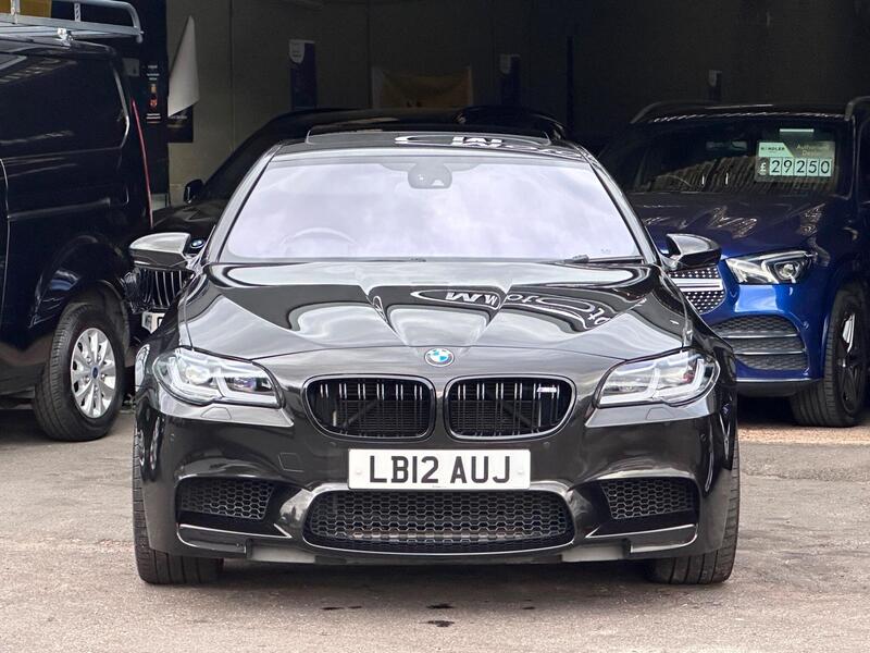 BMW M5 view 3