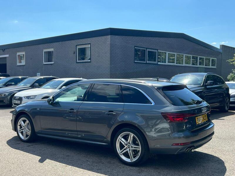 Audi A4 Avant view 5