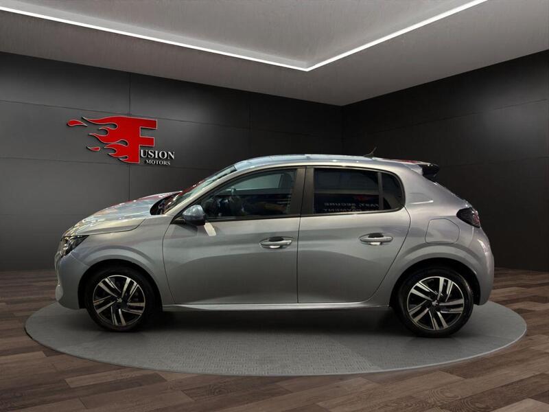 Peugeot 208 view 5