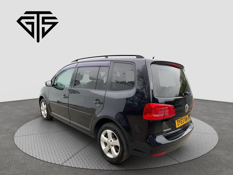Volkswagen Touran view 5