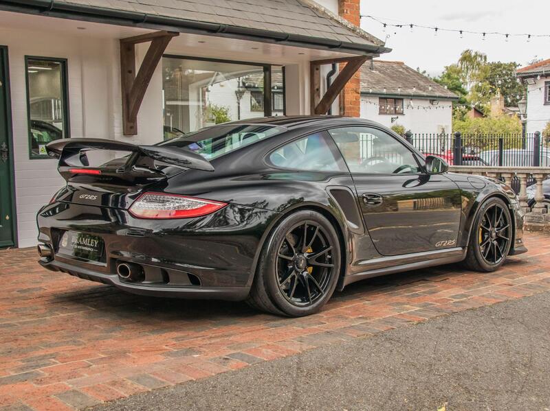 Porsche 911 view 5