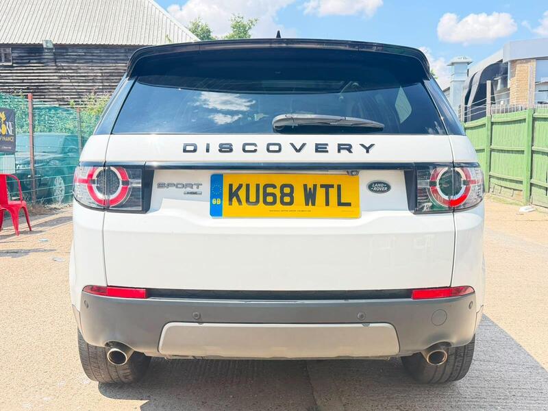 Land Rover Discovery Sport view 4