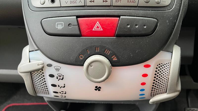2009 Peugeot 107 — photo 30