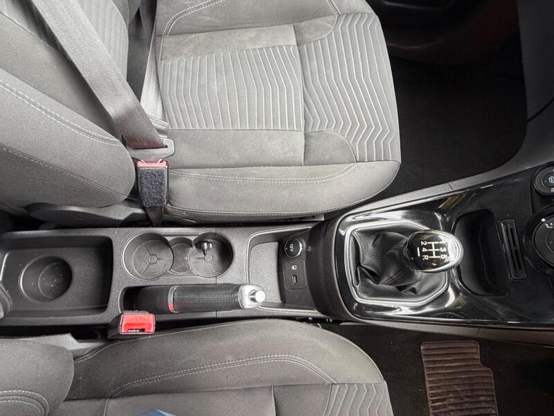 2015 Ford Fiesta — photo 17