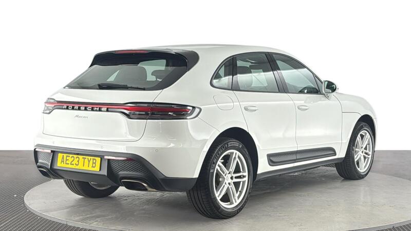 Porsche Macan view 4