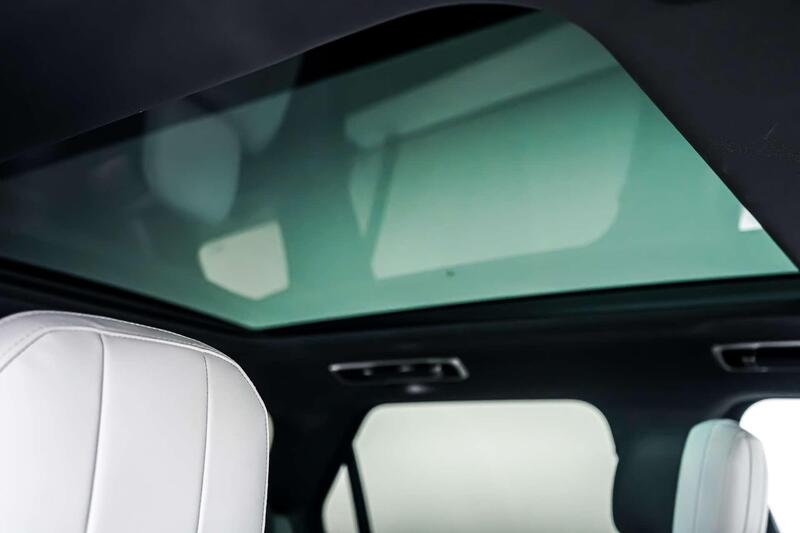 Land Rover Range Rover Sport view 3