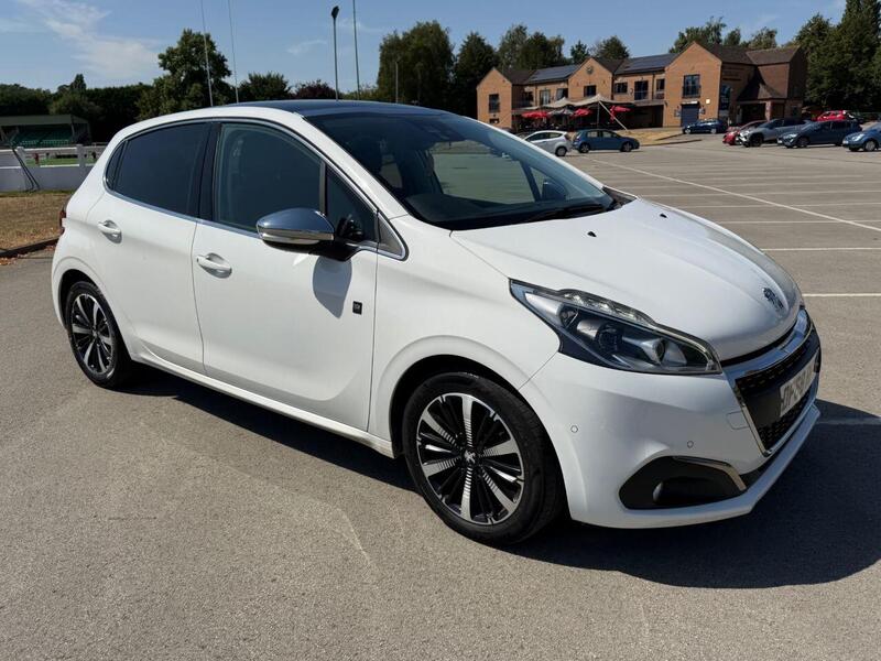 Peugeot 208 view 6