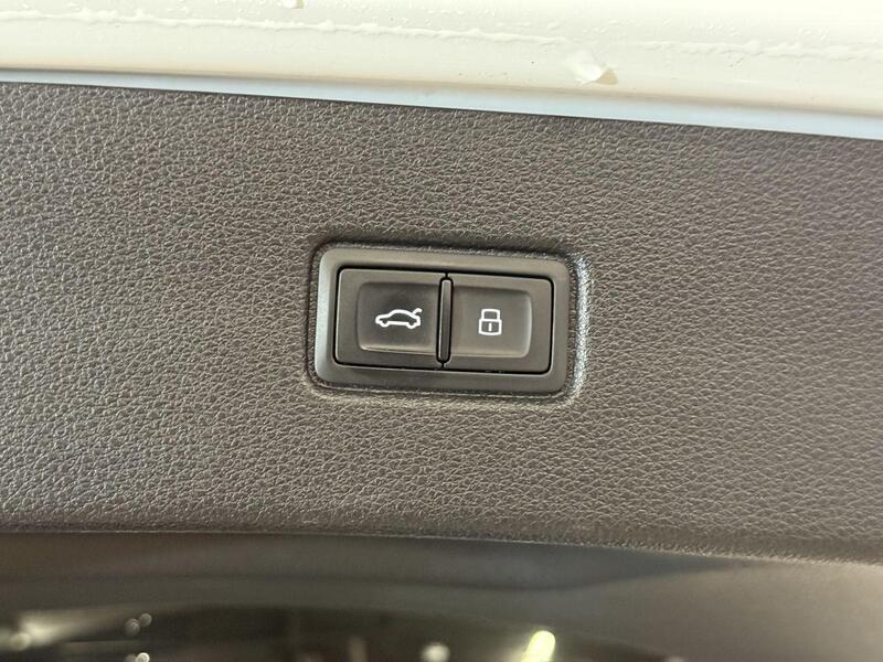Audi Q7 view 25