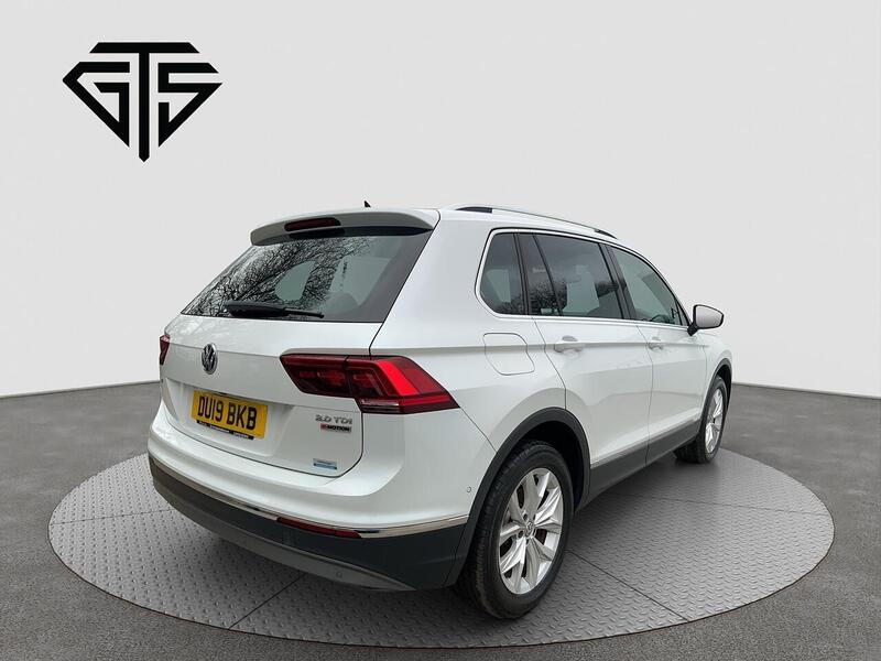 Volkswagen Tiguan view 3