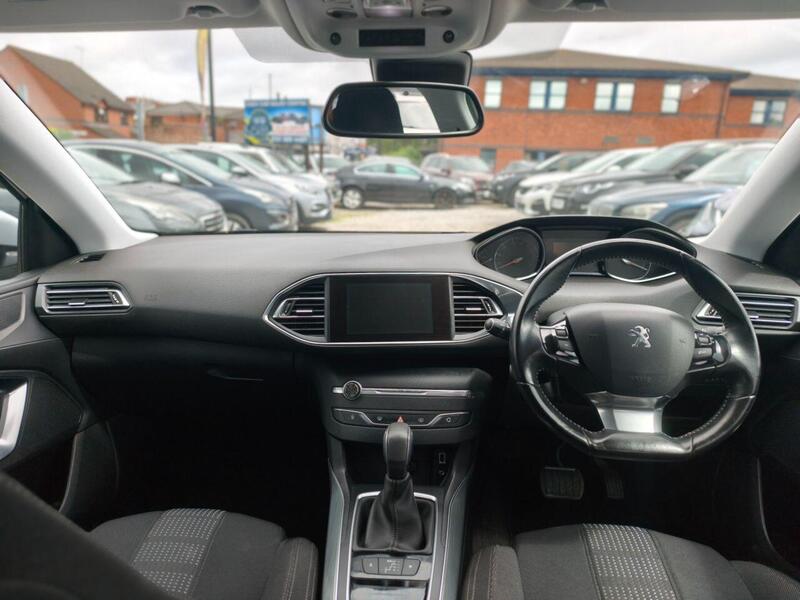 Peugeot 308 view 6