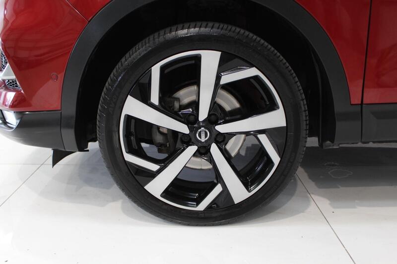 2017 Nissan Qashqai in Red — image 23 of 70