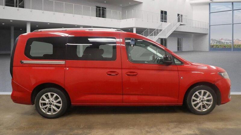 Ford Grand Tourneo Connect view 5