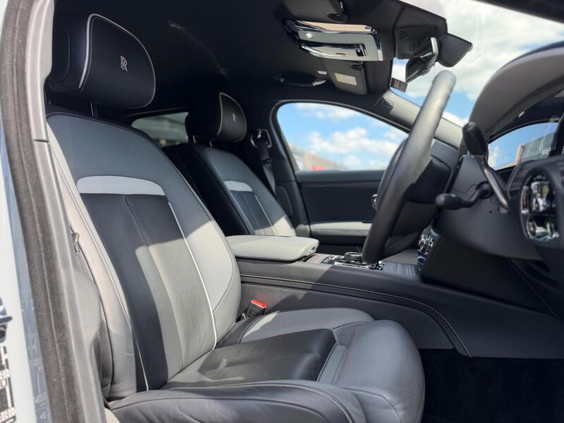 Rolls-Royce Ghost view 3