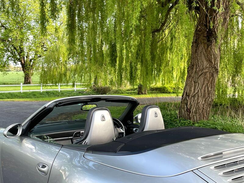 Porsche 911 view 6