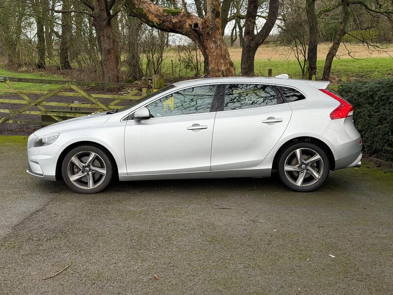 Volvo V40 view 7