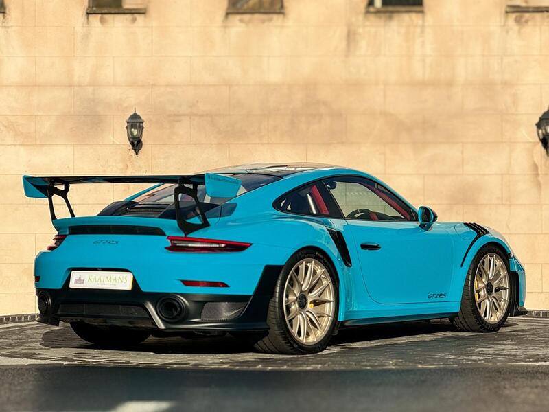 Porsche 911 view 6