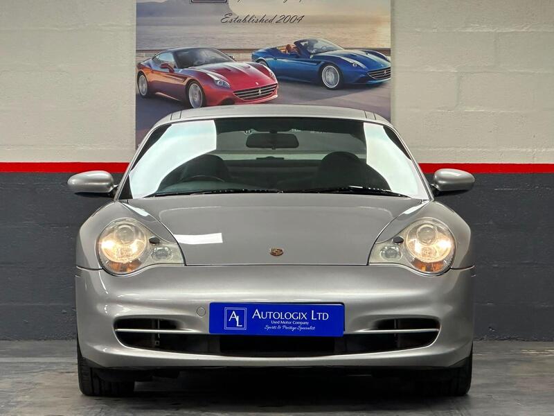 Porsche 911 view 7