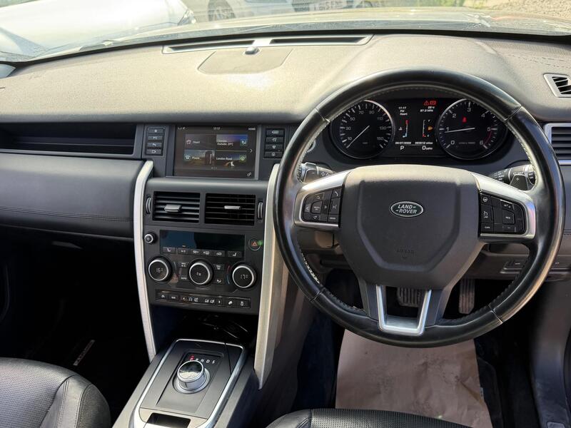Land Rover Discovery Sport view 7