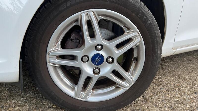 2013 Ford Fiesta — photo 52