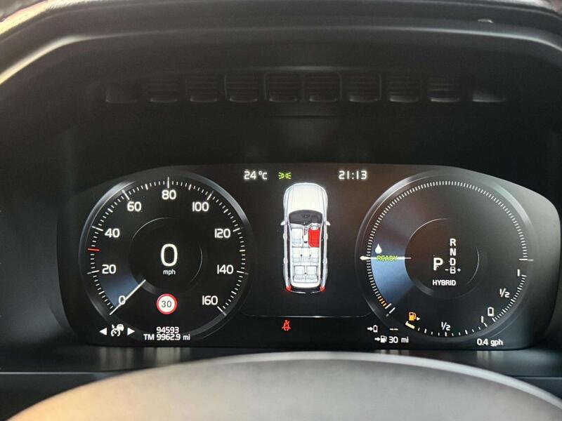Volvo XC90 view 5