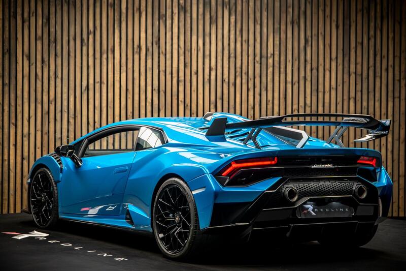 Lamborghini Huracan view 3