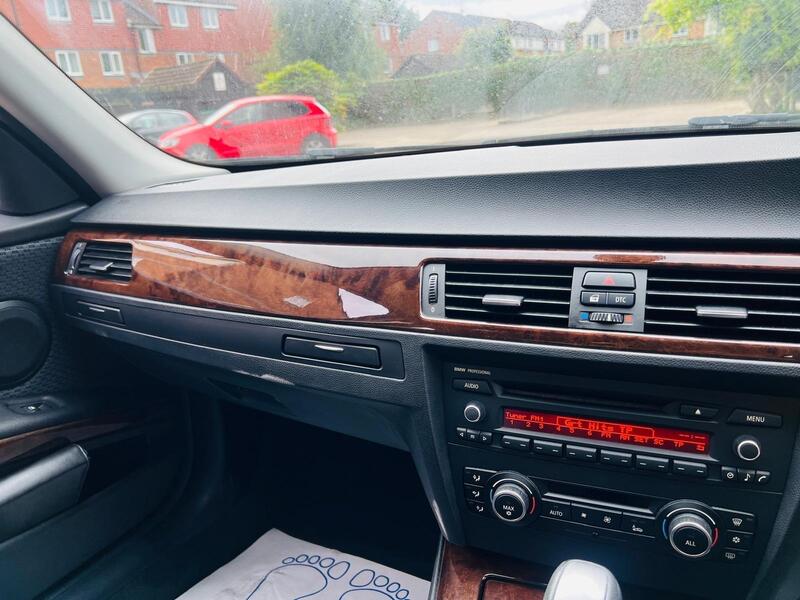 BMW 3 Series view 22