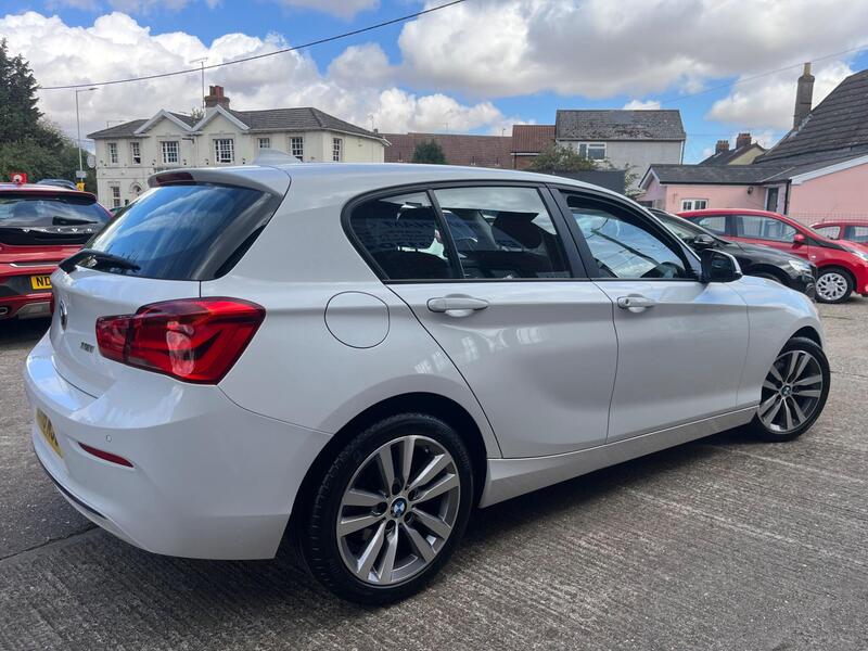 BMW 1 Series view 6