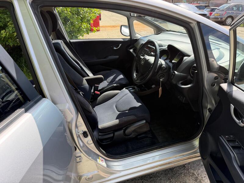2013 Honda Jazz — photo 11