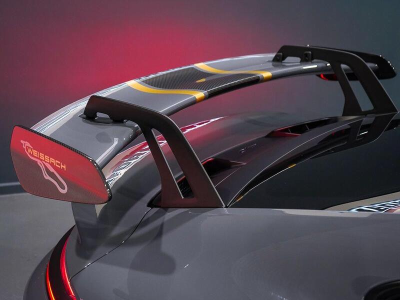 Porsche 911 view 4