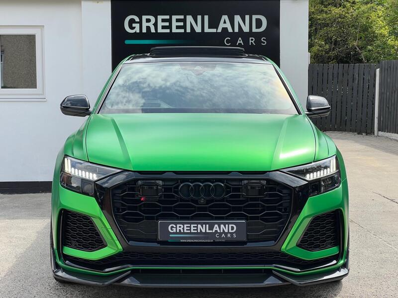 Audi RS Q8 view 3