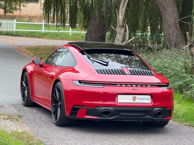 Porsche 911 view 11