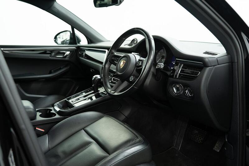 Porsche Macan view 5