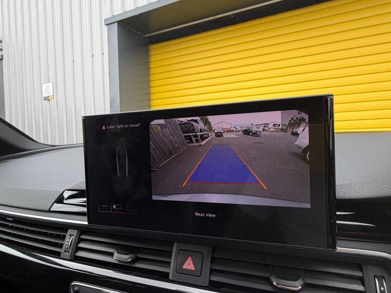 Audi A4 Avant view 4